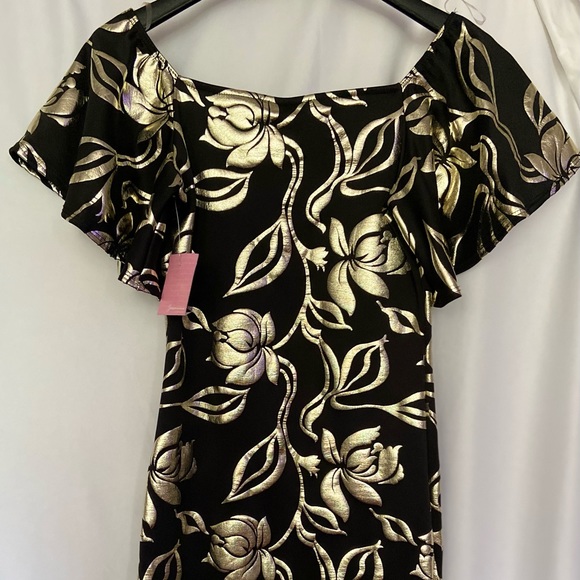 Ruffle dress - Picture 1 of 4